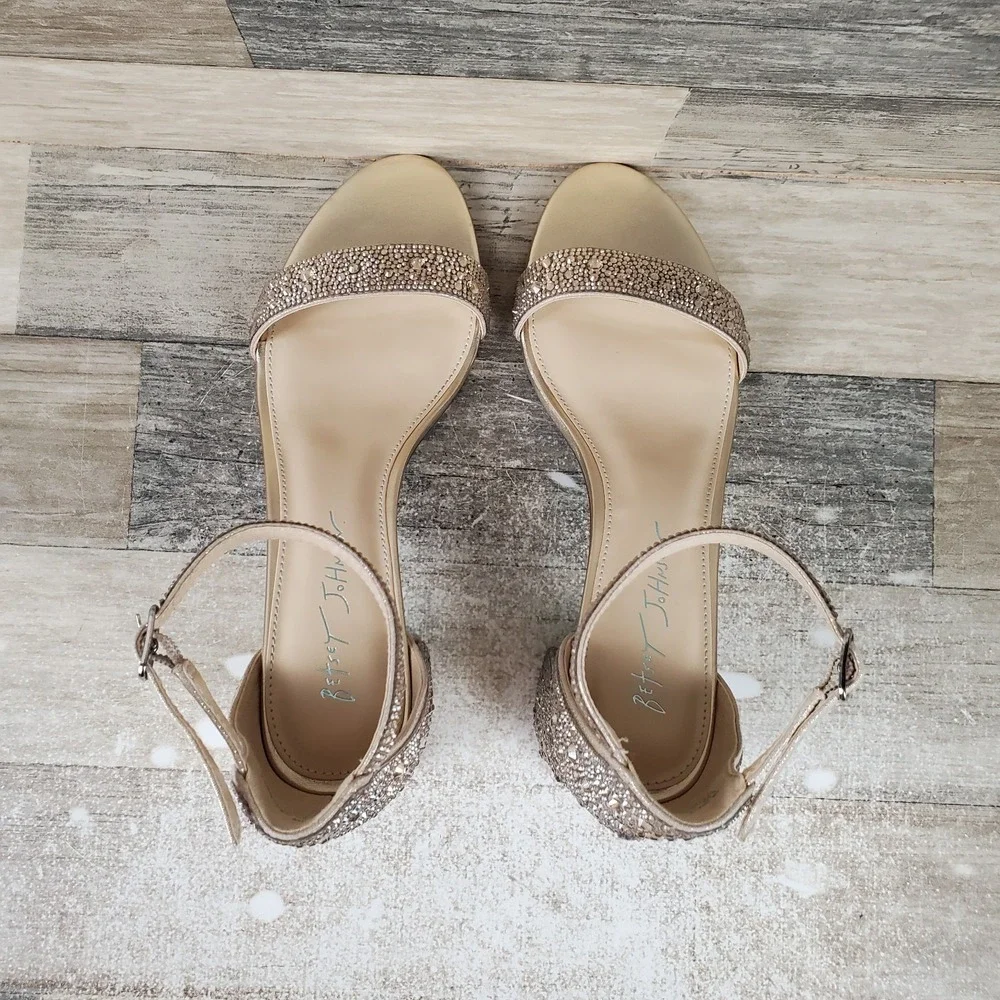 Betsey Johnson Shaye Womens Sandals Sz 8.5 M Light Gold Rhinestone Block Heel